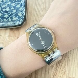 Vintage 2000 Swatch black dial watch SHINIER GK424 NEW BATTERY